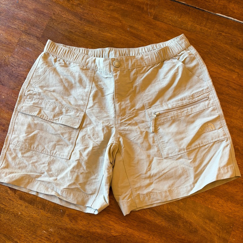 Vintage 2008 The North Face Womens M Long Cargo Hiking Shorts Tan Red Box Logo